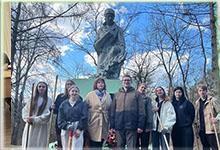 Участие в благоустройстве территории возле памятника Скорбящей матери 